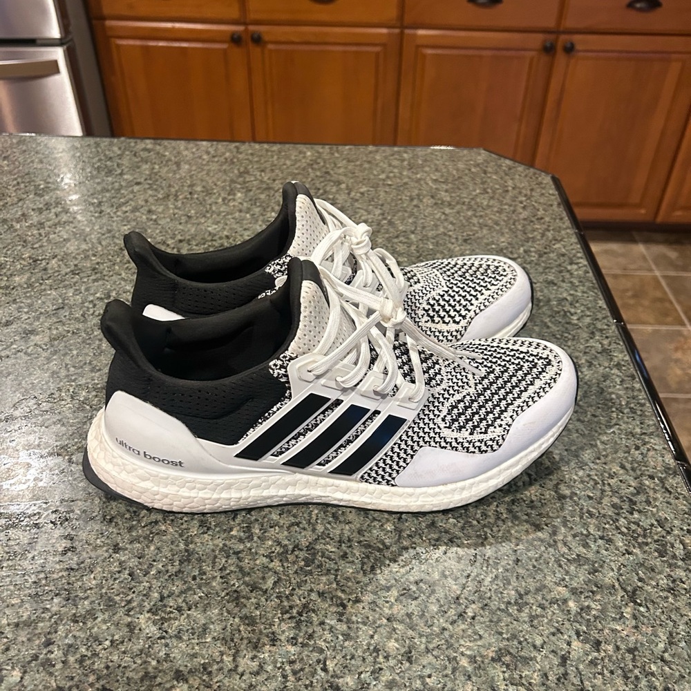 Men’s Nike ultra boost 

NEVER WORN
